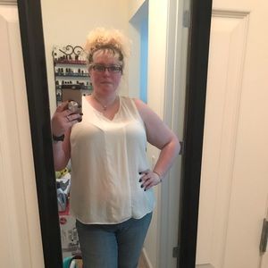 Sleeveless Top w/gold hoop earrings